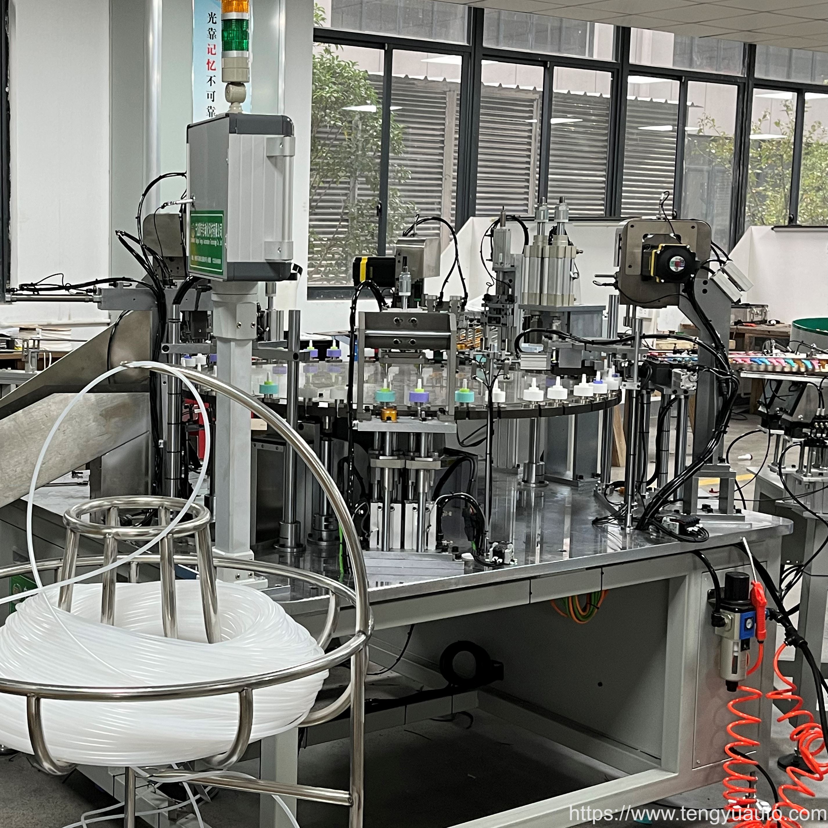 vis de pompes à lotion automatisation des machines d